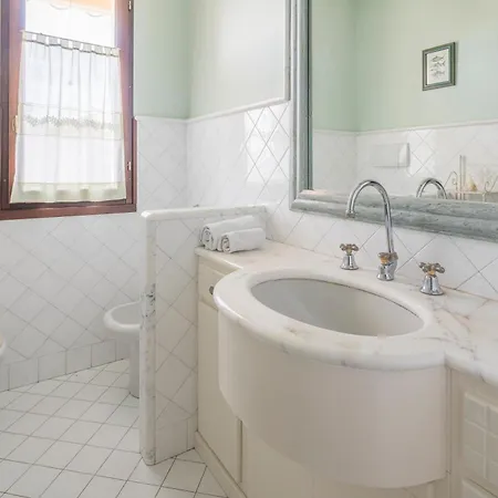 Apartamento La Bouganville - House With Garden Dei Marmi, Toscana *