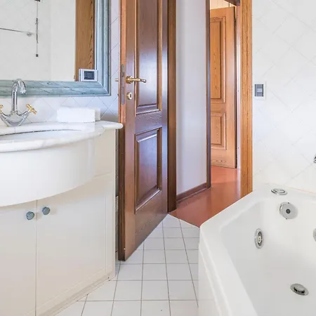 Apartamento La Bouganville - House With Garden Dei Marmi, Toscana